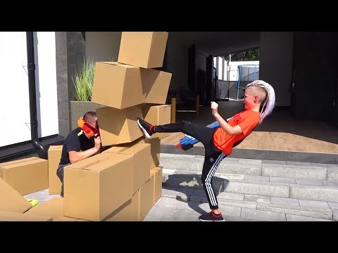 Видео: Nerf WAR...Нарвался на ПАПУ. RAN  into dad...