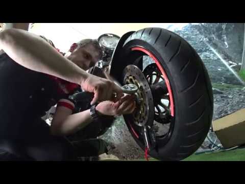 Видео: Замена масла в вилке. (мотоцикл GSF 1200) Fork oil change GSF