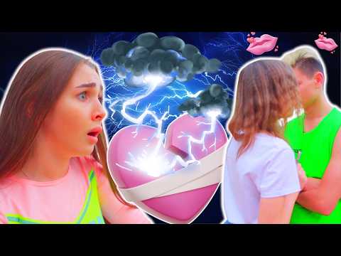 Видео: ЧИРЛИДЕРКЕ НАПАДАЈУ У НЕСРЕЋУ 🚗💥 Дијана има проблеме 🤯 Диана Схов Collection