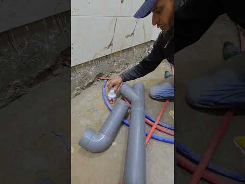 Видео: Установка канализационных труб в ванной комнате