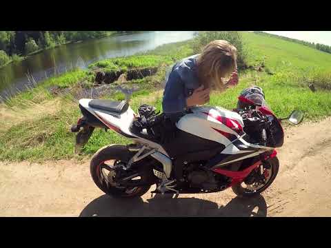 Видео: Девушка не знала что в шлеме микрофон))) Катаем на HONDA CBR600RR