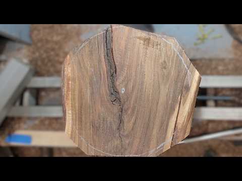Видео: Трещины чуть не опередили меня! — Точение подставки для торта из акации