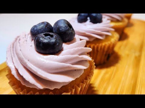 Видео: Нэрстэй аяган бялуу / Blueberry Cupcake / 블루베리 컵케이크