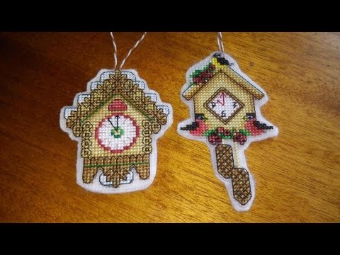 Видео: Новогодние игрушки "Часы" на пластиковой канве