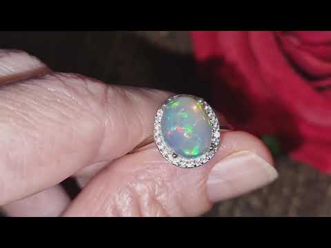 Видео: Серебряное кольцо с крупным радужным огненным опалом