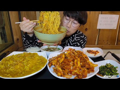 Видео: Заведение, напоминающее кафе. Каре с рисом+удон за 266 руб!! Рамён с устрицами и пулькоги топпаб!!