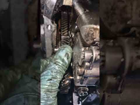 Видео: 2.0TDI PD oil pump hex drive change, oil pump gear drive change, смяна шестограм на маслена помпа.