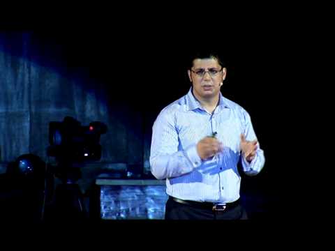 Видео: Трябва ли да преодолеем телата си? | Стоян Ставру | TEDxBG