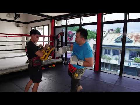 Видео: Возвращаемся в форму в боксерском зале BlackHawk