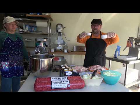 Видео: Изготовление пельменей на пельменном аппарате JGL60 (JGT60) В домашних условиях.  ЧАСТЬ 2.  Начинка.