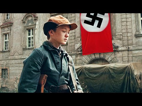 Видео: Мальчик-изгой которого ТРABЯТ в школе, во время НЕМЕЦКОЙ ОККУПАЦИИ прячет девочку [краткий пересказ]