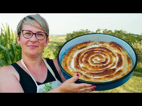 Видео: Сербка испекла традиционный пирог с сыром