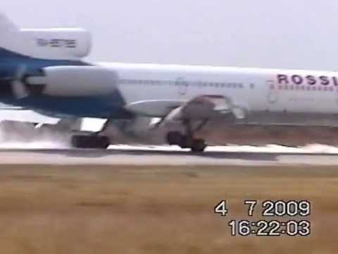 Видео: Аварийная посадка самолета 2009 год