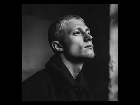 Видео: Пацан зека (желтеют зубы от чифира и от сигарет) - эпичное исполнение с оркестром