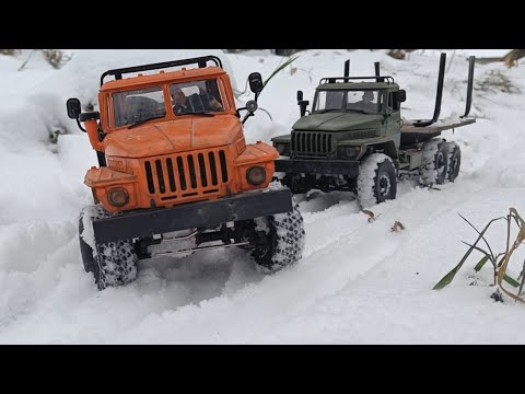 Видео: RC Уралы 4320 пробиваются по снегу. RC WPL B36 1/18 Ural 4320 snow off road action