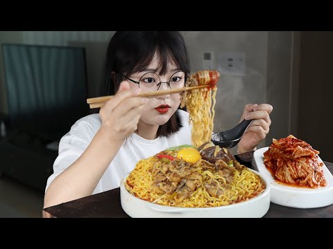 Видео: острый рамен из говядины и кимчи | MUKBANG ASMR