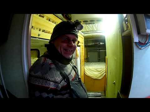 Видео: Автодом из ПАЗика часть 21. Шьем теплые шторы-накидки на окна и многое другое