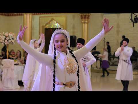 Видео: Ансамбль Махачкала. Шикарная лезгинка  от профессионалов. #short #lezginkadance #caucasiandance
