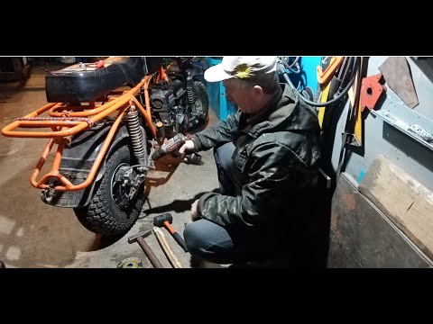 Видео: Мотоцикл Скаут Сафари-3  Как проще снять заднее колесо.