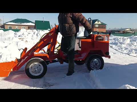 Видео: Минипогрузчик,возим снег