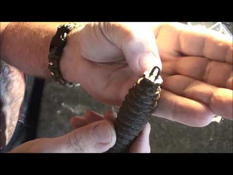 Видео: Как снять и установить цепочку часов с кукушкой