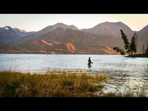 Видео: Дикая рыбалка: гигантская форель Аляски