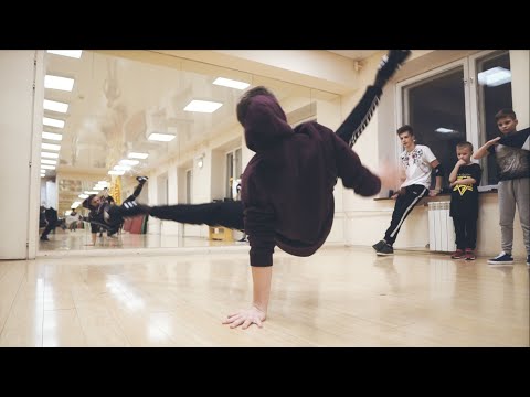 Видео: ВОВА ДЕЛАЕТ СВАЙПС | ЗАХАР ВЫХОДИТ С ФЛАЯ В 1990