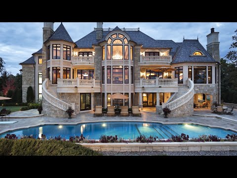 Видео: Дома Богачей в Ленинградской области 