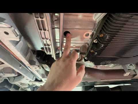 Видео: Мерседес GLC 250 делаем ТО, меняем масло в АКПП, меняем задние тормозные колодки.