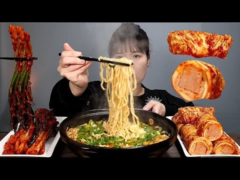 Видео: Spicy kimchi, ramen, mukbang. АСМР.