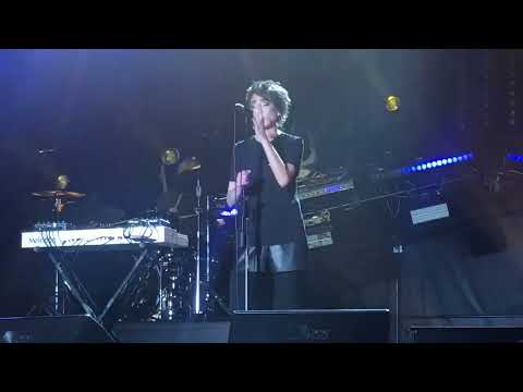 Видео: Земфира - Маечки, Хочешь (LIVE, Москва 24.02.2022)