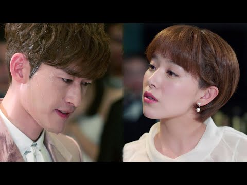 Видео: Муж изменщик бросает карту, чтобы развестись; жена брызгает водой и гонит его!