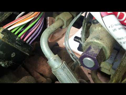 Видео: Ремонт минипогрузчика Bobcat S175,S185. Заедает педаль подъёма стрелы