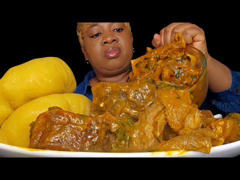 Видео: Асмр мукбанг ест острый смешанный суп из бамии ogbno и кассавы фуфу, нигерийская еда, звук еды
