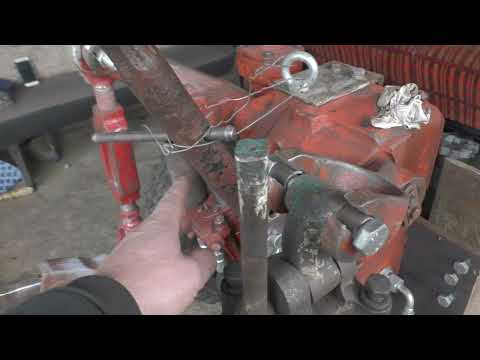 Видео: Самодельный трактор. Крепление гидробака.