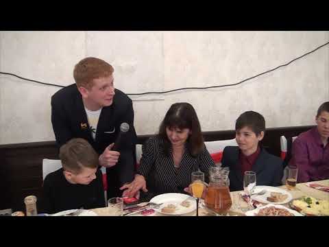 Видео: Свадьба: Тамада "сканирует" гостей