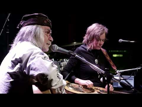 Видео: Весна  - Андрей Шепелёв  и  Ирина Савина (муз. А. Шепелёв, сл. Н. Барышева)