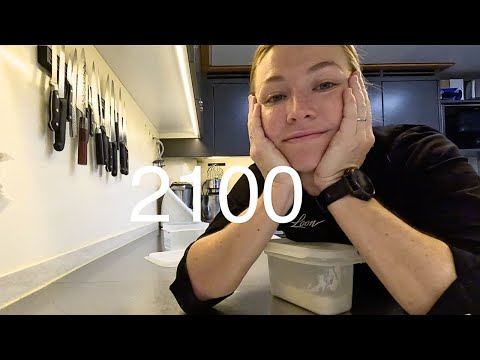 Видео: 14 часов в день яхтенного шеф-повара