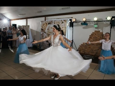 Видео: Танец невесты и подружек 2019