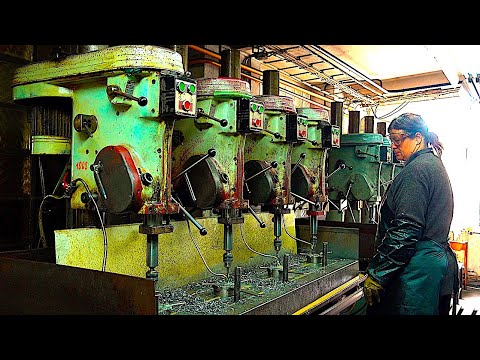 Видео: Традиционная металлообработка: ножи и решётки для мясорубок | Внутри завода