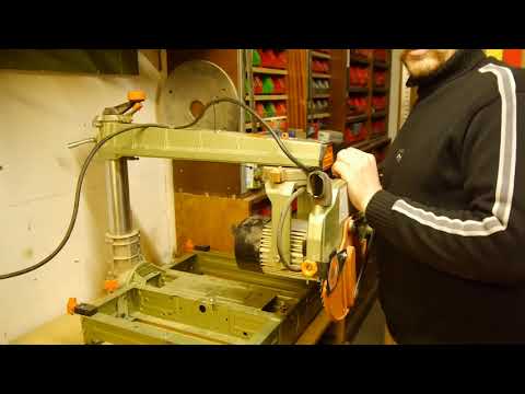 Видео: Столярные станки. Радиальная пила, Radial Saw DW320