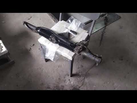 Видео: Как снять рулевую рейку Ауди С4 с мотором V6, замена пыльника. Подробно.