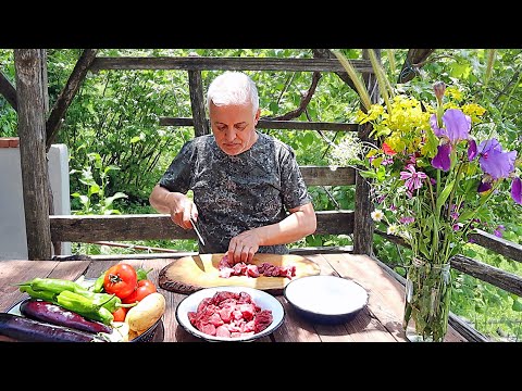Видео: Как приготовить говядину с овощами в глиняном горшочке | Рецепт турецкого булгура