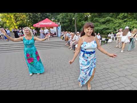 Видео: 21.07.24г..."Где -то Там"... Герман Титов... звучит на танцполе в Гомельском парке...