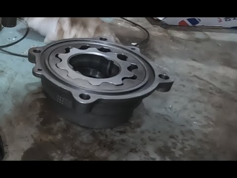 Видео: Замена масляного насоса низкого давления для F250 7.3 2003 года выпуска — Ford Powerstroke