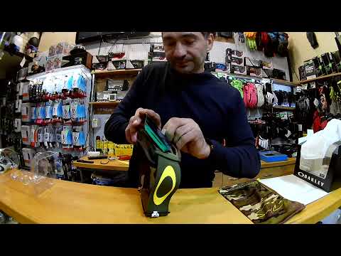 Видео: Гогрнолыжная маска Oakley Line Miner XL Sammy Carlson, видео обзор веломагазина VeloViva. Киев.