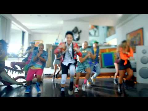 Видео: Four B - С Новым Годом! (XIA (Junsu), G-Dragon, Donghae & Eunhyuk)