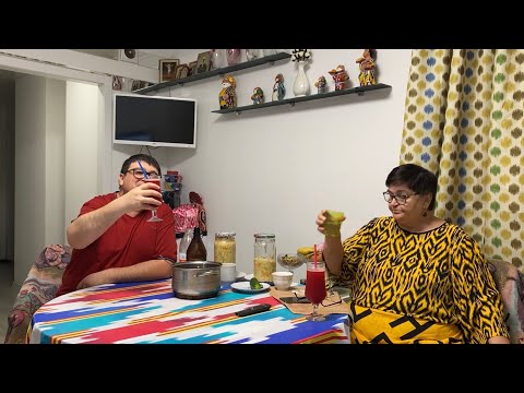 Видео: Москва! Квасим капусту, готовим лечебное зелье (лечебный морс для мочевого пузыря)