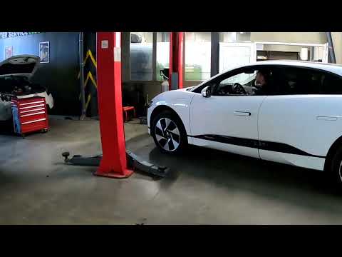 Видео: Производственный дефект электромобиля. Jaguar I-Pace