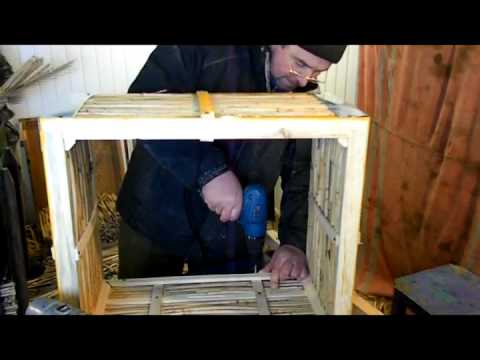 Видео: Пчелы. Улей из камыша часть 2